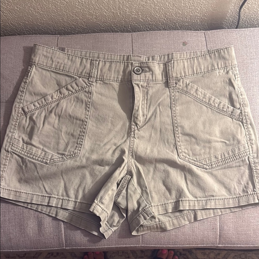 Tan Cargo Shorts with Versatile Style